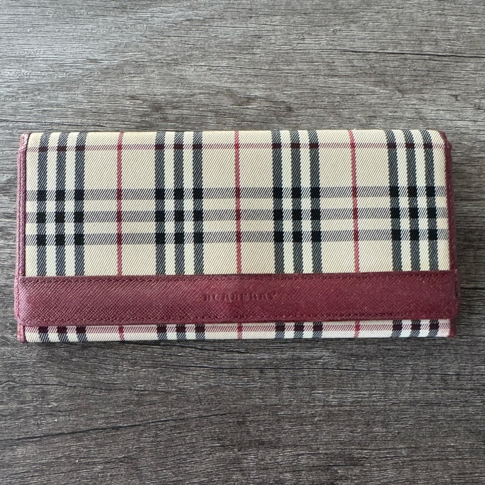 Sold ❌❌ Burberry Nova Check wallet 🍷